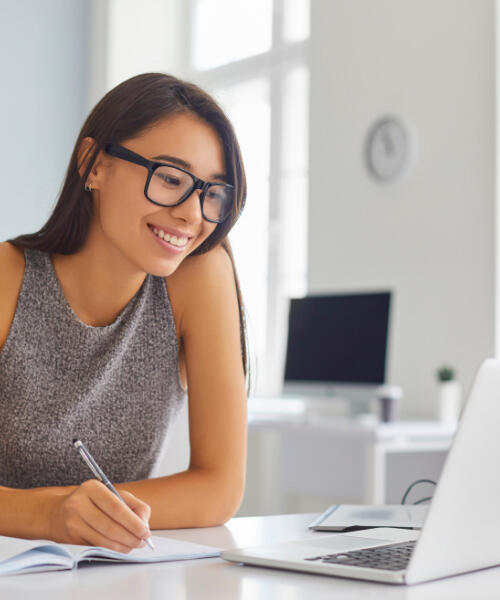 A business woman is happy after taking the Showing Yourself Grace course woman-showing-herself-grace